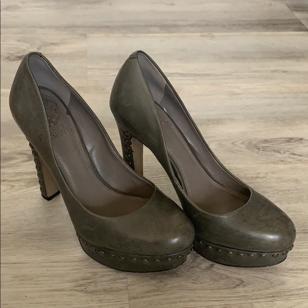 Vince Camuto green pumps